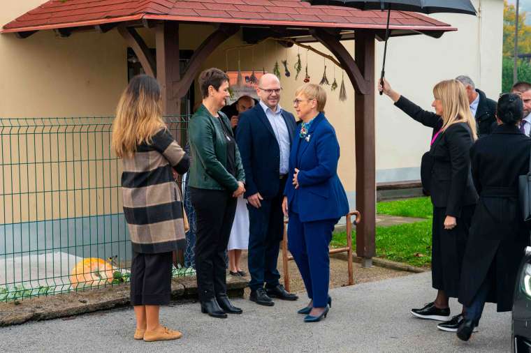 obisk-predsednice-rs-podružnične-šole-štrekljevec