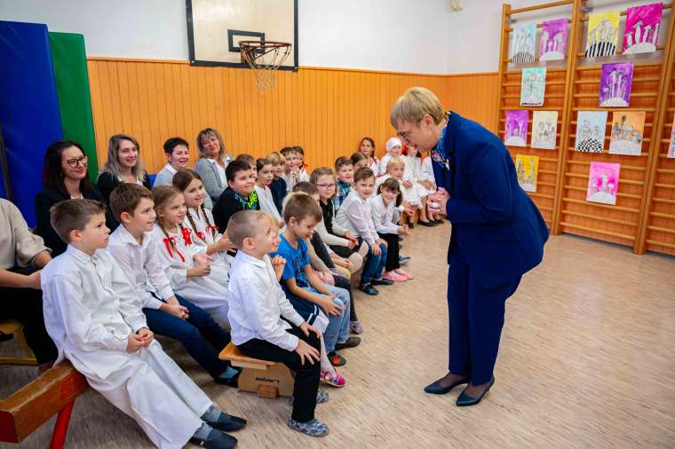 obisk-predsednice-rs-podružnične-šole-štrekljevec