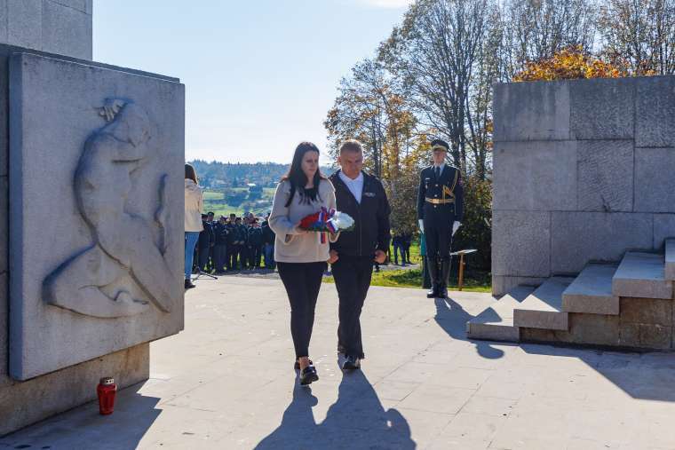 komemoracija-ob-dnevu-spomina-na-mrtve-s-slovesnostjo-na-gričku