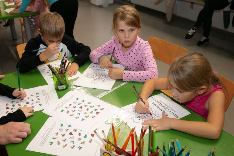 muca-copatarica-na-obisku-v-knjižnici-brežice