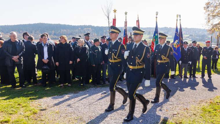 komemoracija-ob-dnevu-spomina-na-mrtve-s-slovesnostjo-na-gričku