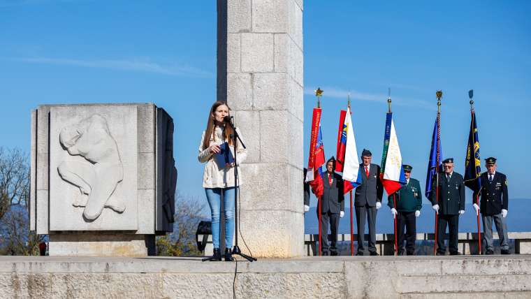 komemoracija-ob-dnevu-spomina-na-mrtve-s-slovesnostjo-na-gričku