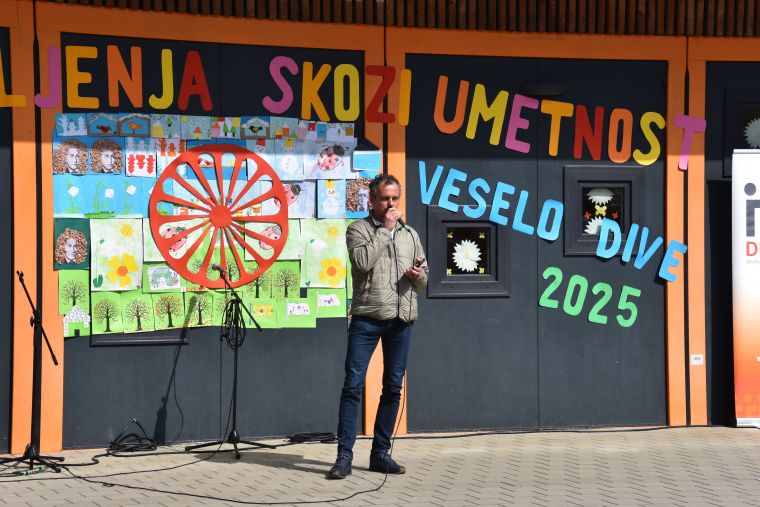 Zbrane je v imenu MONM nagovoril Matija Škof