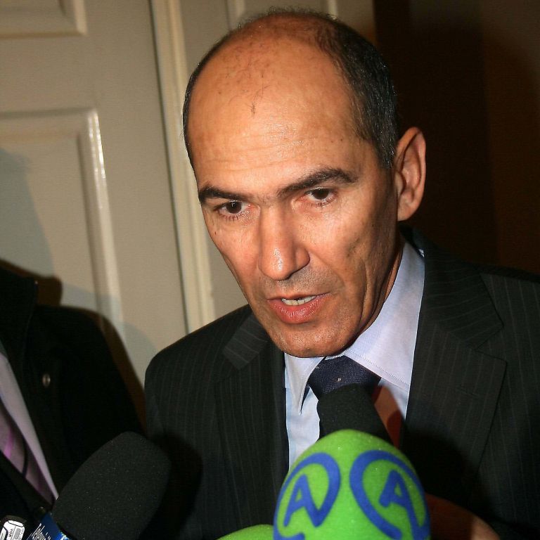 jan_a_odgovarja_medijem_na_razborju_edited1_edited.jpg