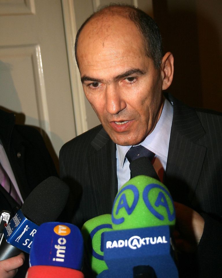 jan_a_odgovarja_medijem_na_razborju_edited1.jpg