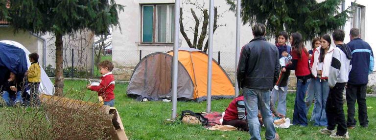 romi__romi_so_danes_pred_obcino_postavili_10_4_08_edited.jpg