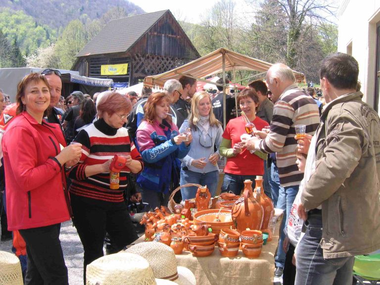 svoje_stojnice_so_imeli_tudi_ribniski_suhorob_april_08.jpg