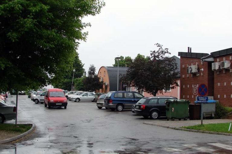 parkirisce2.jpg