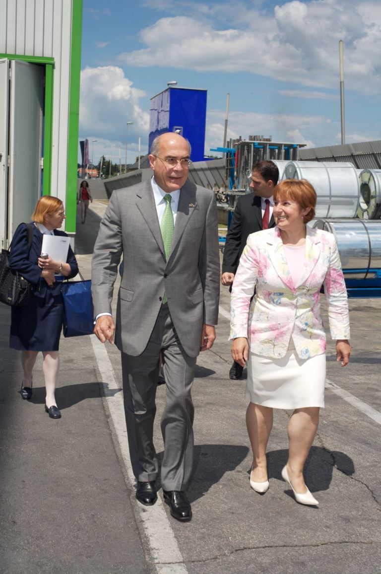 ameriski_veleposlanik_v_trimu.jpg