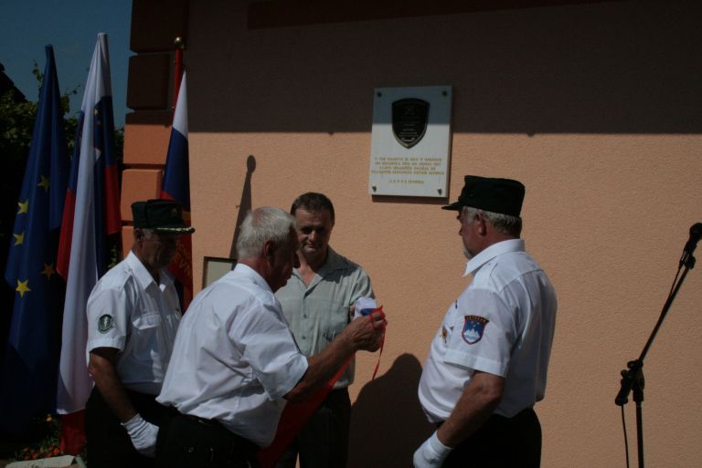 branko_drstvensek_in_slavko_hocevar_odkrijeta_obelezje.jpg