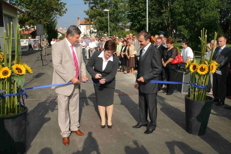 odprli_posodobljeno_cistilno_napravo_3_sept_08.jpg