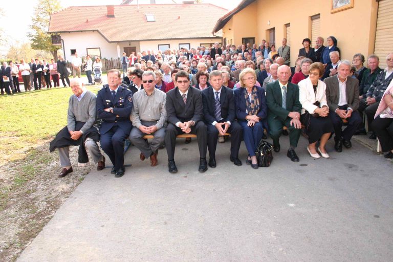 spomenik_cerklje_vsi.jpg