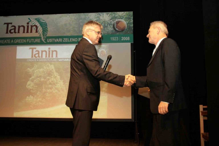 samo_hribar_milic__predsednik_gzs_je_izrocil_priznanje_ivanu_mirtu.jpg