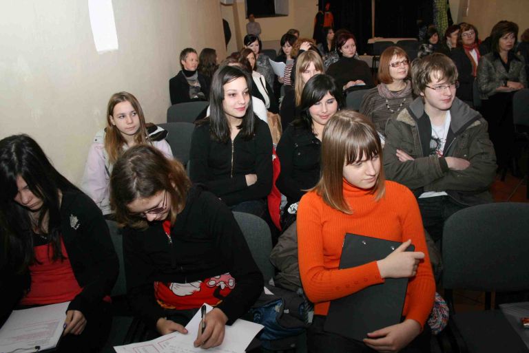 mladi_parlamentarci_in_njihovi_mentorji.jpg