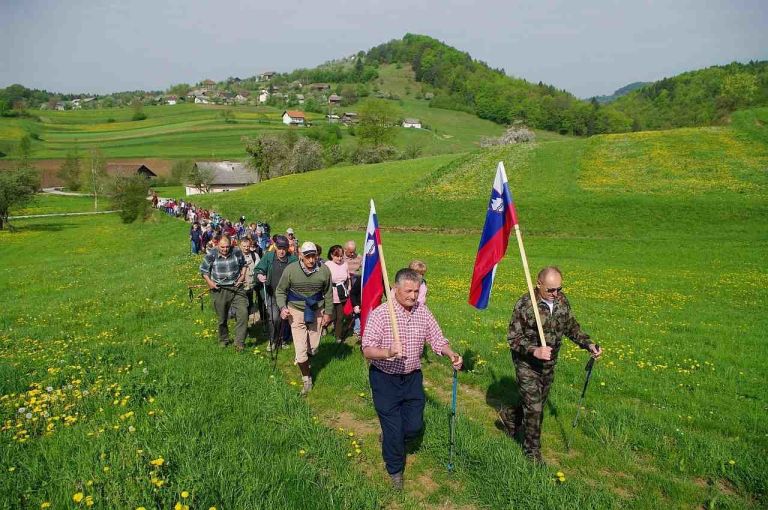 spominski_pohod_od_murnc_do_telc_2009_jb_2_2009_04_25__kolona1.jpg