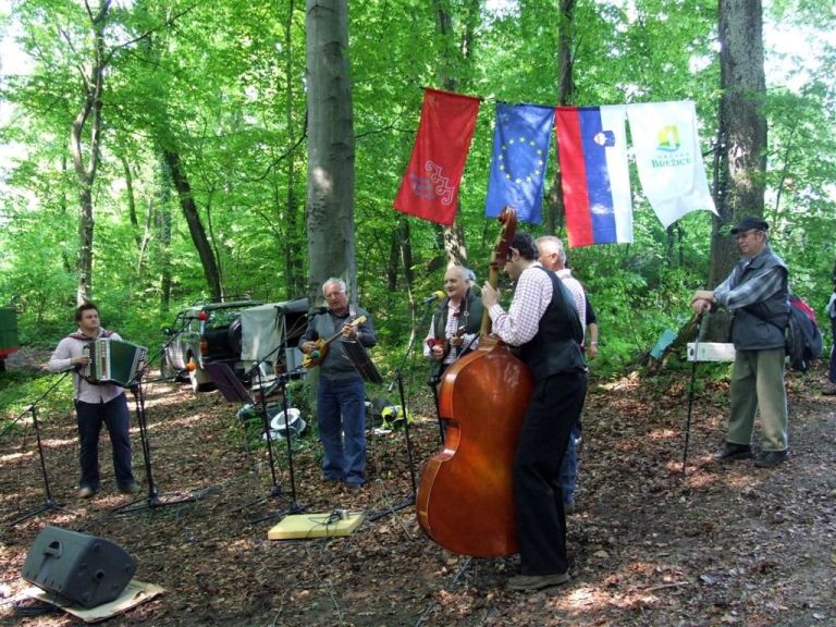 1maj__entvid_18.jpg
