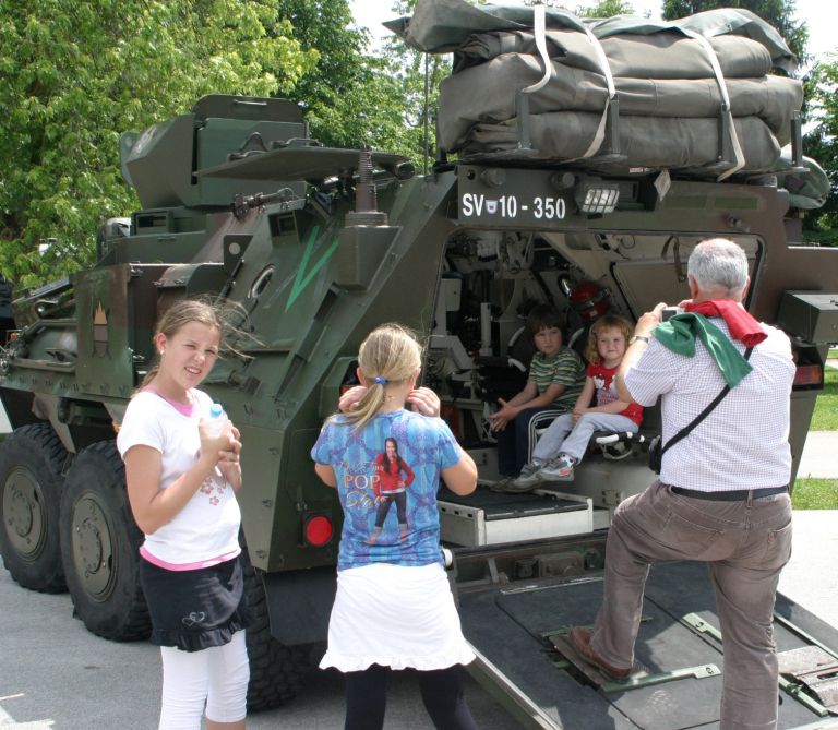 864_6477_000.jpg