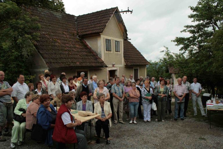 pred_domacijo_zibertovih___v_govejem_dolu_2.jpg