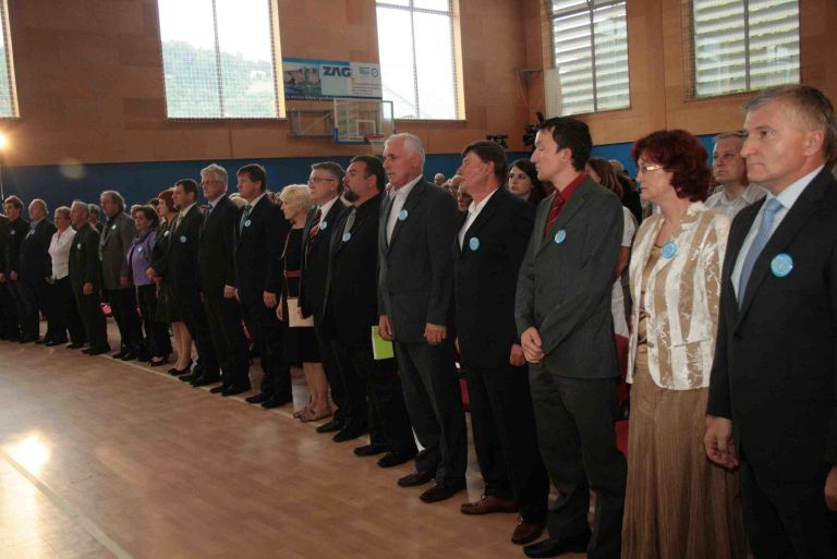 med_intonacijo_himne.jpg