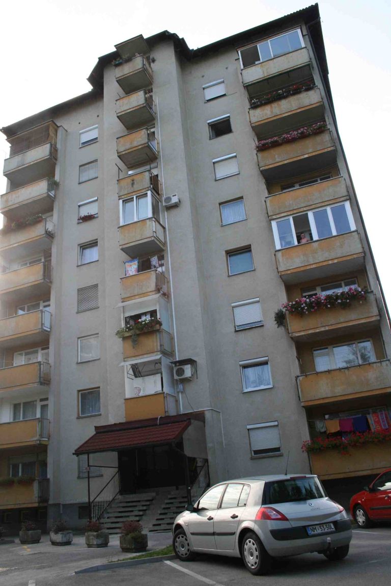 blok_v_nhm_23__kjer_bodo_22__avgusta_izvedli_vajo.jpg