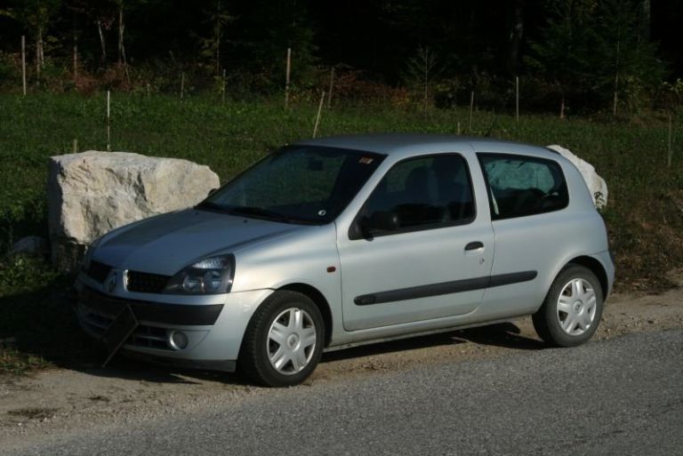 clio__ki_je_povzrocil_nesreco.jpg