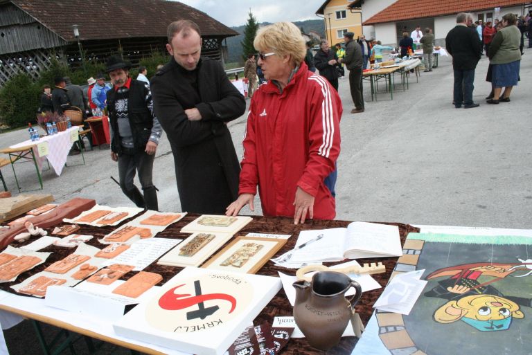 krmeljska_stojnica_z_bogato_kulturno.jpg
