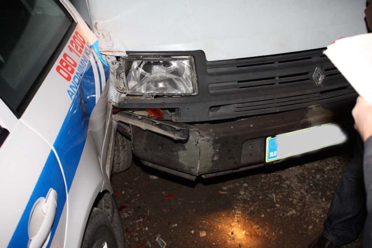 pu_kk___zaustavili_policijsko_vozilo__27_10_09_1.jpg