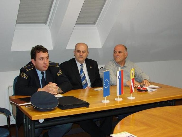 na_novinarski_konferenci.jpg