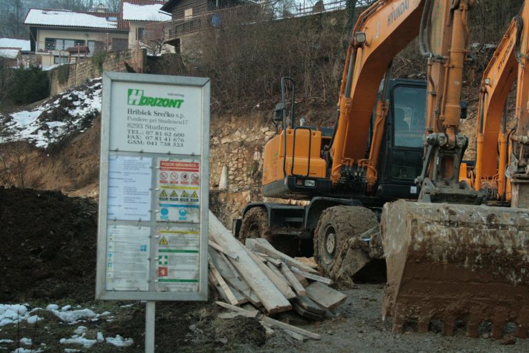 gradbisce_na_ribnikih_v_sevnici.jpg