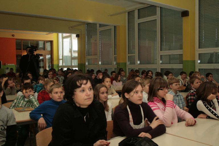 ucenci_so_z_zanimanjem_spremljali_predstavitve_svojih_vrstnikov.jpg
