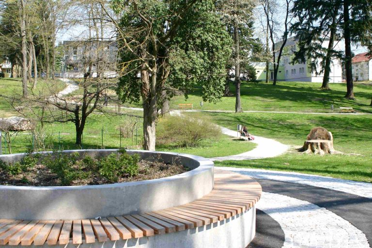 grajski_park_ob_mladinskem_srediscu.jpg