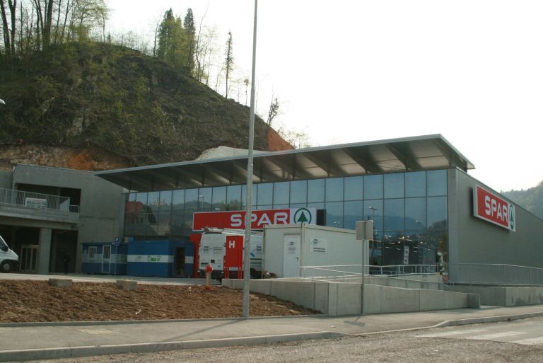 hipermarket_spar_sevnica_pred_otvoritvijo.jpg