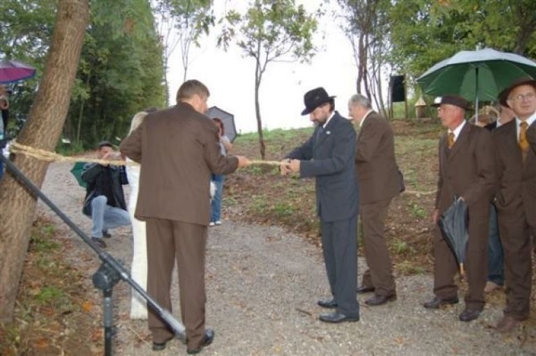 cebele_pot.jpg