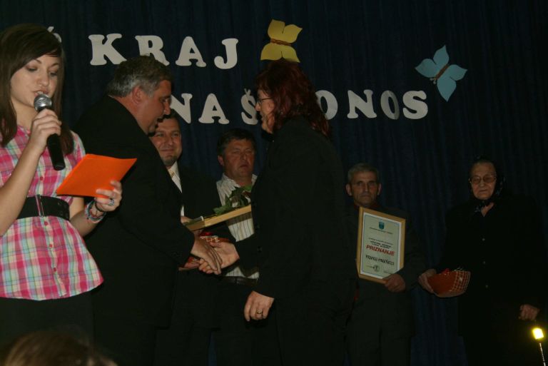 priznanje_ljudskim_pevkam_s_telc.jpg
