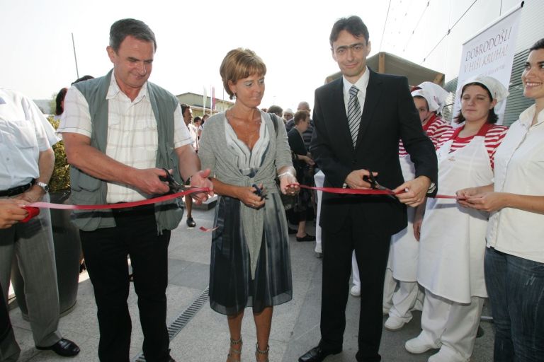 foto2__otvoritev_hise_kruha.jpg
