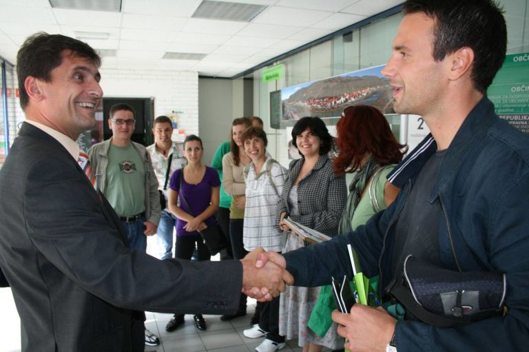 krski_podzupan_cveto_srsen_pozdravlja_delegacijo_cernavode.jpg