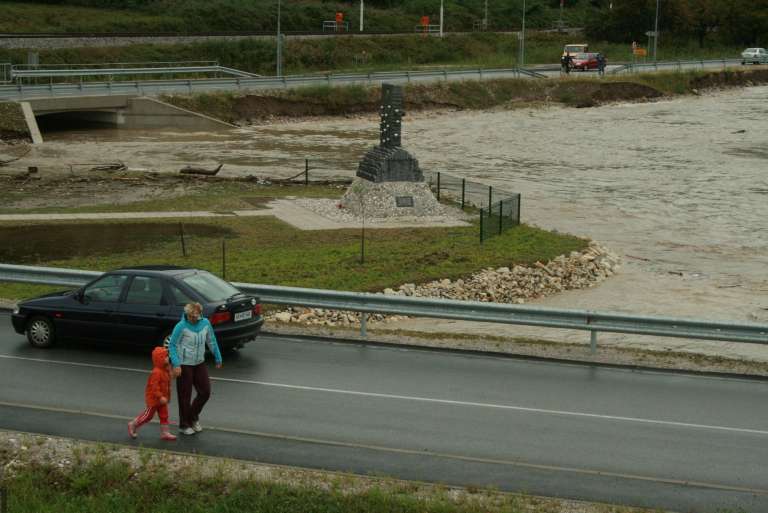 sava_je_zabila_canjski_potok_na_blanci.jpg