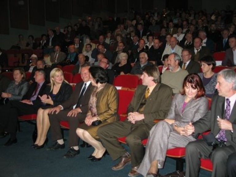 med_semic0007.jpg