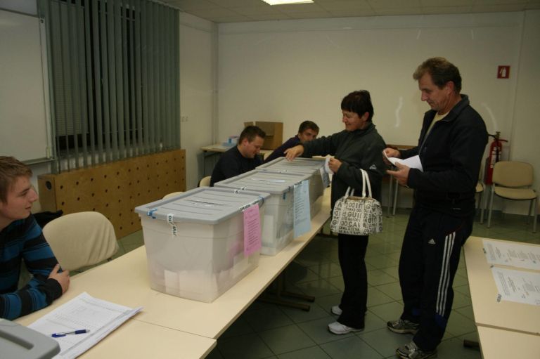 na_volisce_v_gd_sevnica_prisel_tudi_predsednik_ks_drago_slukan.jpg