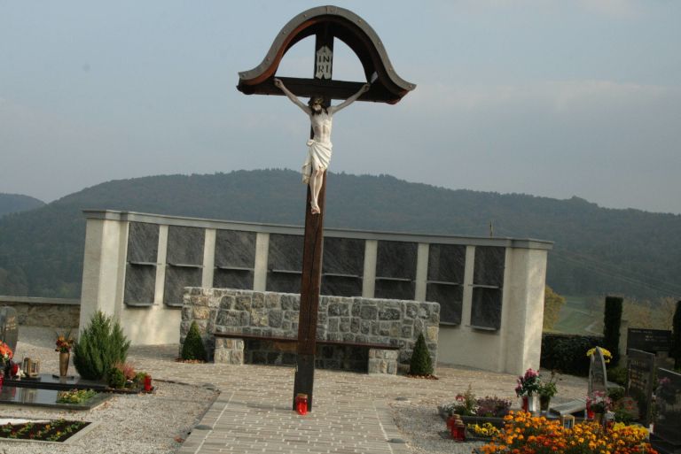 sentjanz_pokopalice_po_novem_zudi_zare.jpg