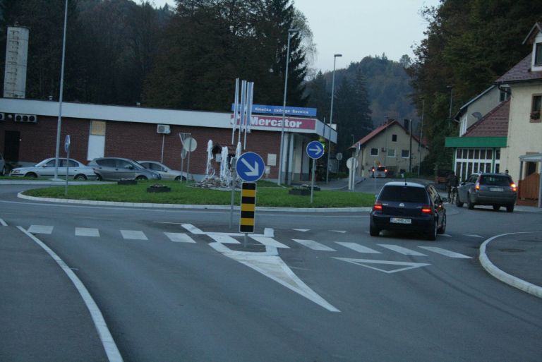 krmeljsko_krozisce_s_fontano.jpg