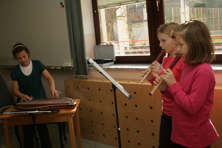 za_kulturni_program_poskrbele_tudi_ucenke_gs_sevnica.jpg