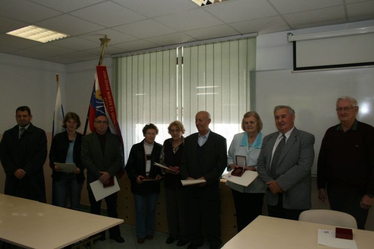 prejemniki_bronastih_znakov_in_priznanj_zb_za_vrednote_nob.jpg