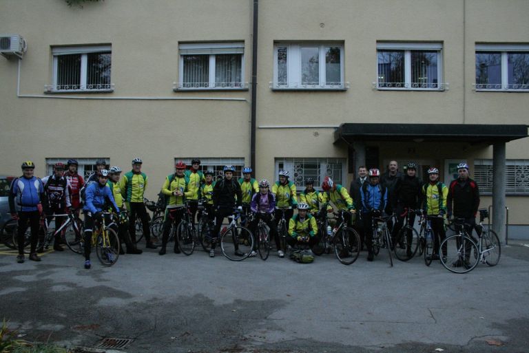 kolesarjenje_od_zore_do_mraka_se_je_tudi_tretje_leto_zapored_pricelo_pred_obcino.jpg