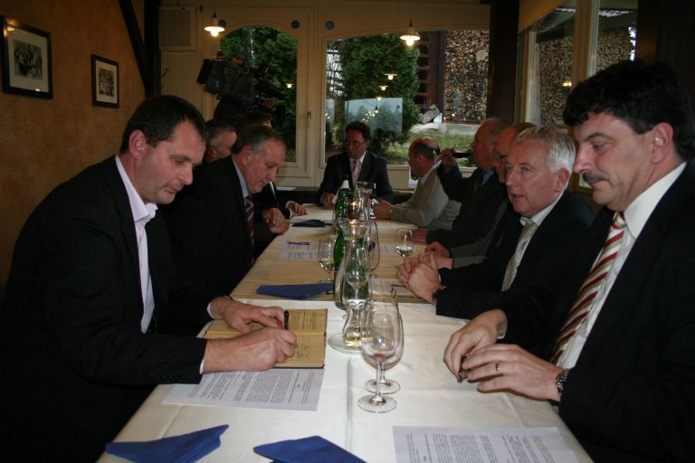 podpis_peticije_zupani_3_a_18_11_2010.jpg