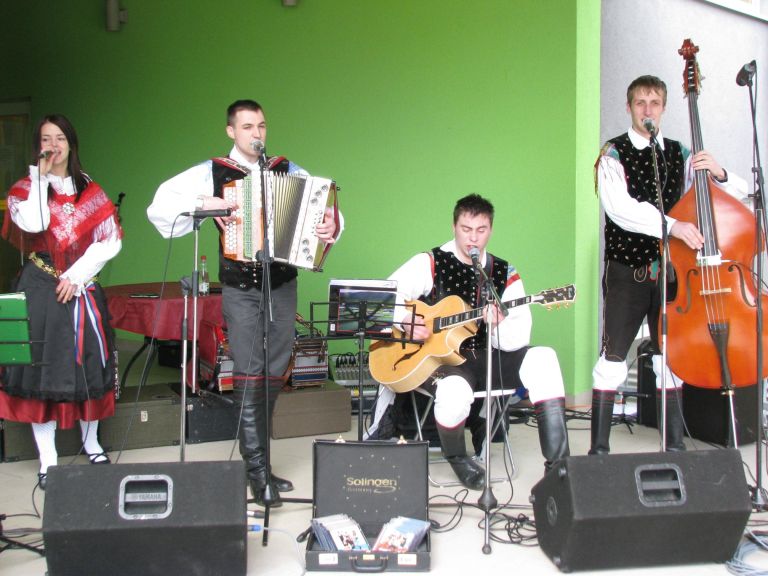 ansambel_roka_zlindre_2010.jpg