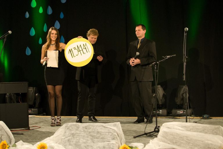 dobrodelni_koncert_za_poplavljence_nov_2010.jpg