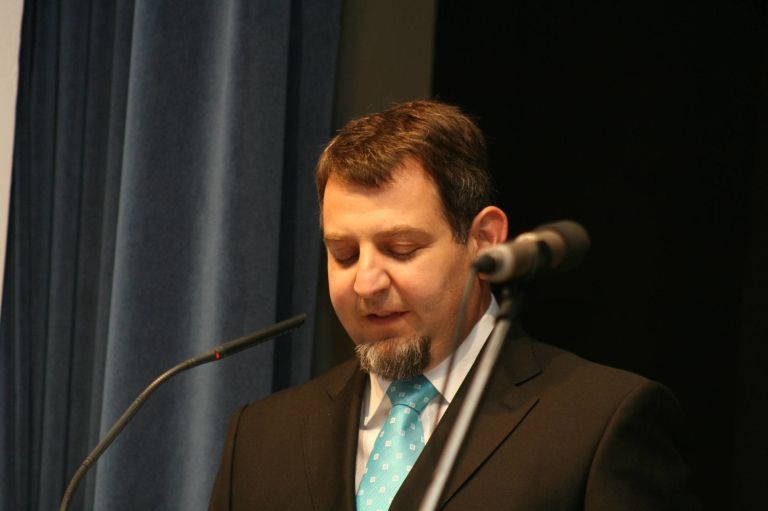 zupan_srecko_ocvirk_med_branjem_pozdravega_nagovora.jpg