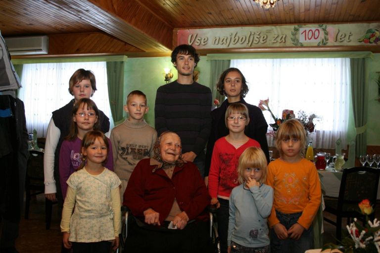 mama_neza_s_pravnuki.jpg