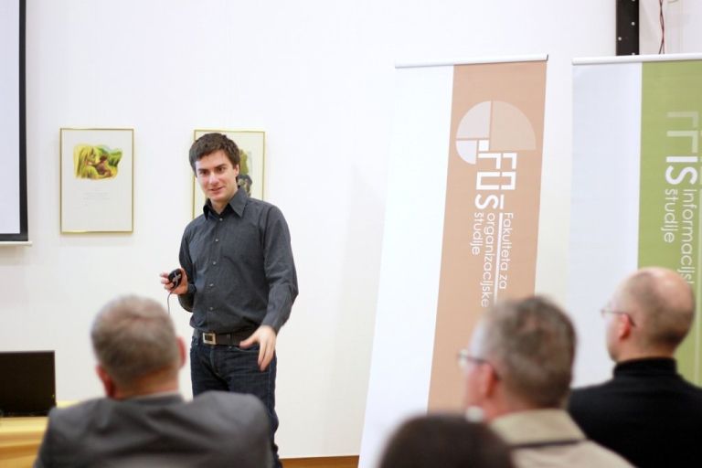 akademski_vecer_fis_tehnicni_direktor_podjetja_zemanta_andraz_tori.jpg
